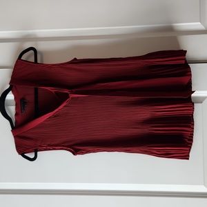 Burgundy Pleated Sleeveless V-neck Blouse XL Donna Karan